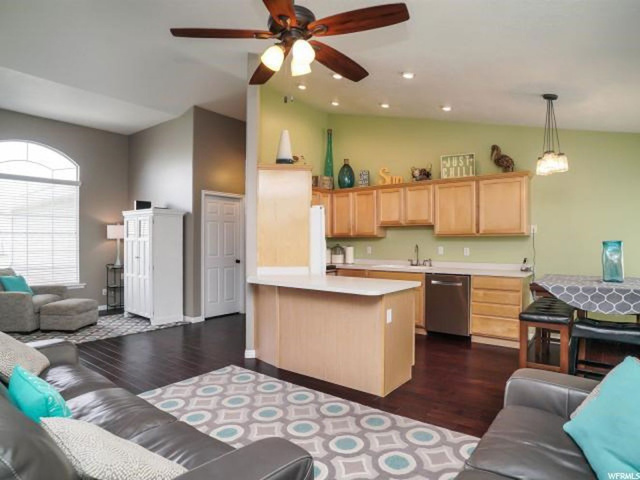 689 W 2050 N, Clinton, UT 84015 — photo 5