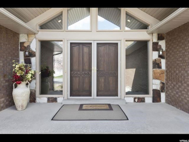 9814 S Chylene Dr E, Sandy, UT 84092 — photo 2