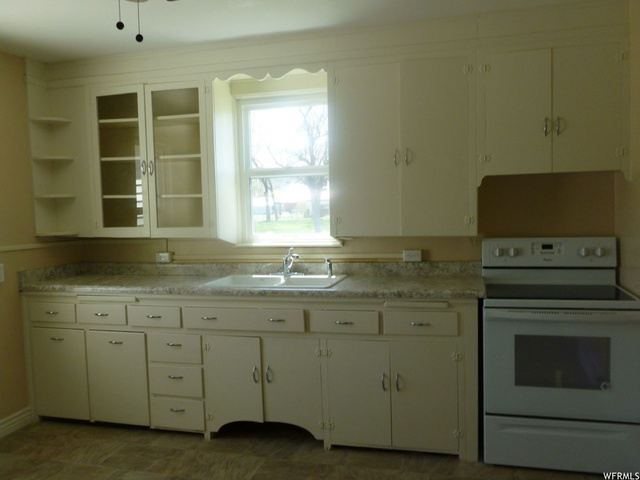 213 E 100 S, Levan, UT 84639 — photo 11