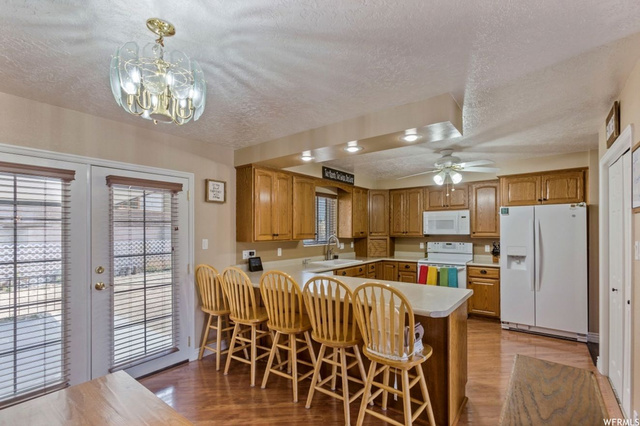 380 Crestview Dr, Price, UT 84501 — photo 2