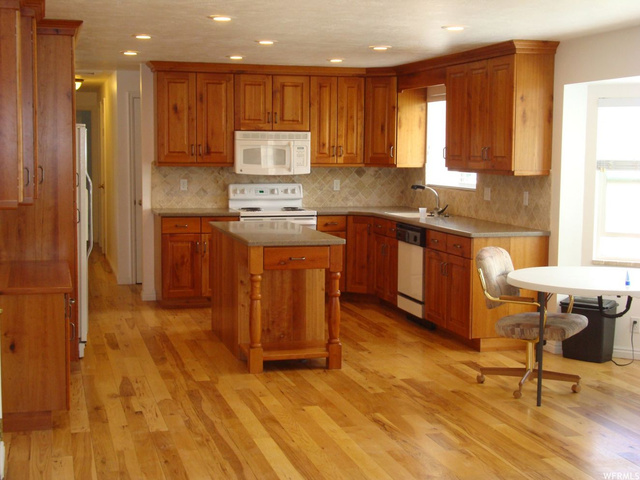 4975 S Pinehill Dr E, Murray, UT 84107 — photo 3