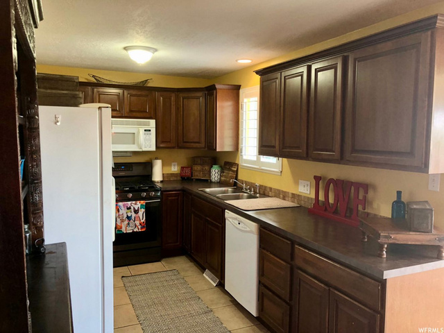 574 S 200 E, Farmington, UT 84025 — photo 4