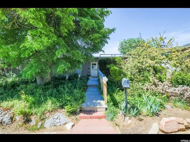 111 E Oakridge Dr, Bountiful, UT 84010 — photo 2