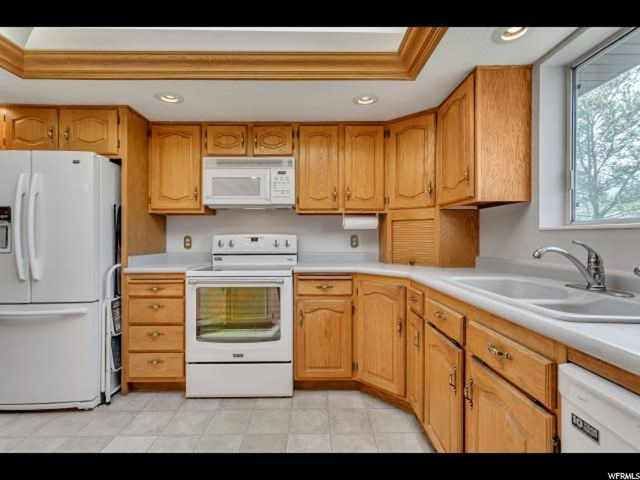 434 E Howard Dr, Sandy, UT 84070 — photo 6