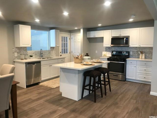 911 E Carnation Dr, Sandy, UT 84094 — photo 3