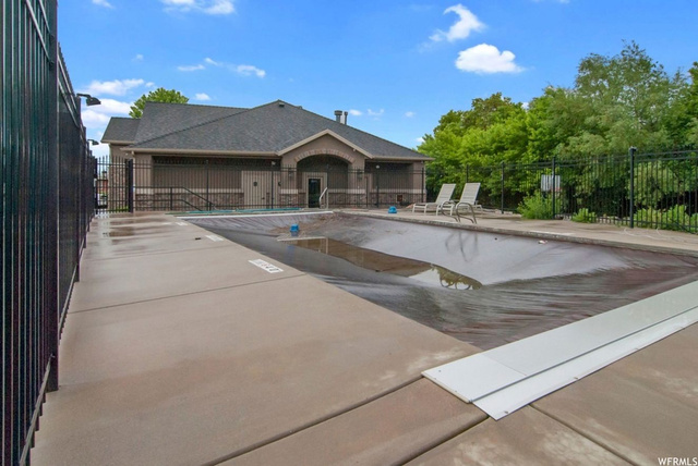 877 S Main St, Layton, UT 84041 — photo 8