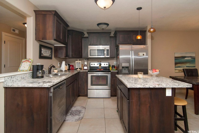 877 S Main St, Layton, UT 84041 — photo 2