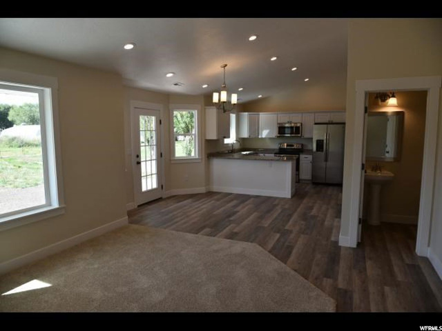 371 W 100 S, Hyrum, UT 84319 — photo 2