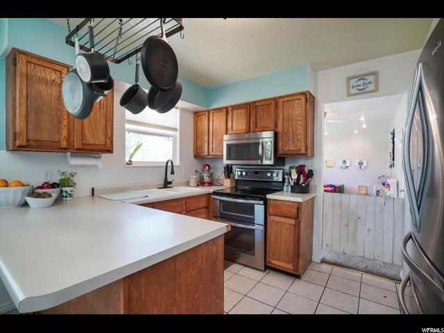 943 S 200 E, Layton, UT 84041 — photo 9
