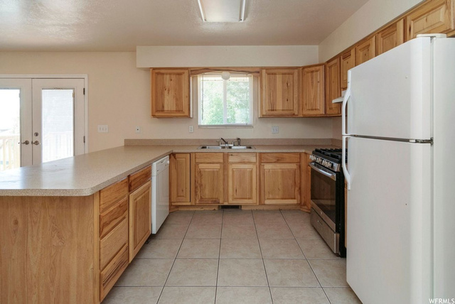 5471 S 3450 W, Roy, UT 84067 — photo 2