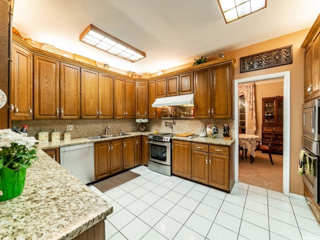 2828 E Ksel Dr, Sandy, UT 84092 — photo 11