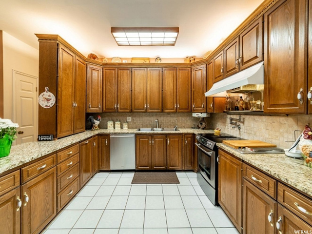 2828 E Ksel Dr, Sandy, UT 84092 — photo 12