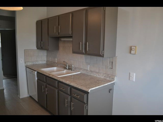 885 S 1650 E #B, Clearfield, UT 84015 — photo 9
