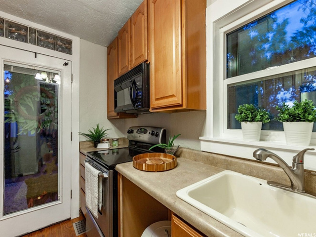 208 E Vine St, Murray, UT 84107 — photo 12