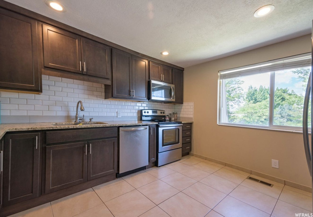 8431 S 1575 E, Sandy, UT 84093 — photo 2
