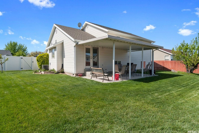 1076 W 1875 N, Clinton, UT 84015 — photo 4