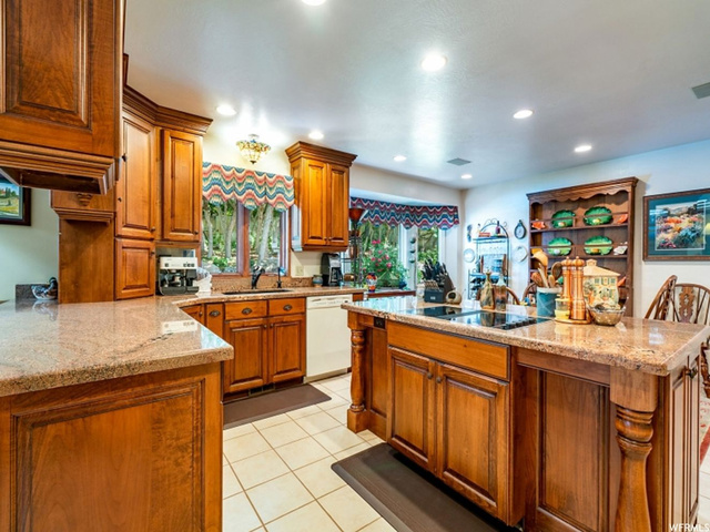 2606 E 5700 S, Uintah, UT 84403 — photo 11