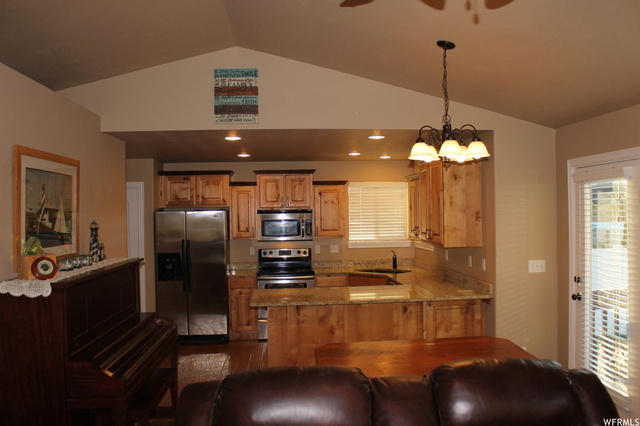 864 Willow Brook Ln, Pleasant View, UT 84404 — photo 4