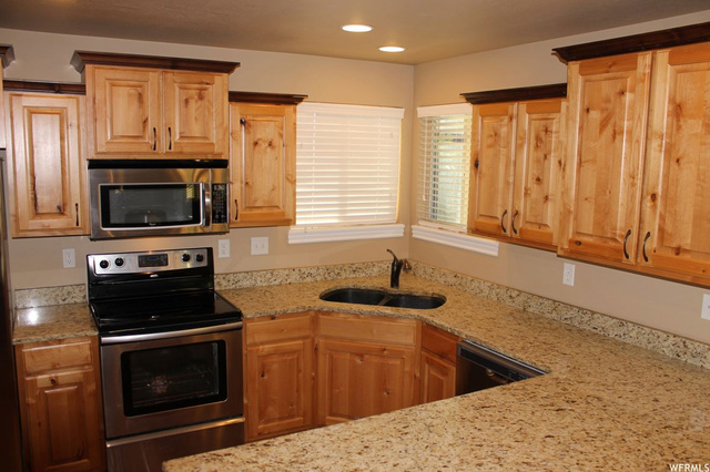 864 Willow Brook Ln, Pleasant View, UT 84404 — photo 7