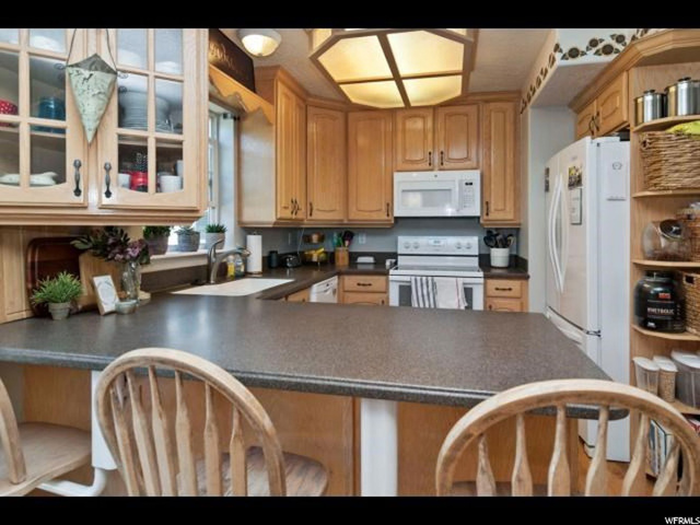 932 N Rainbow Dr, Layton, UT 84041 — photo 2