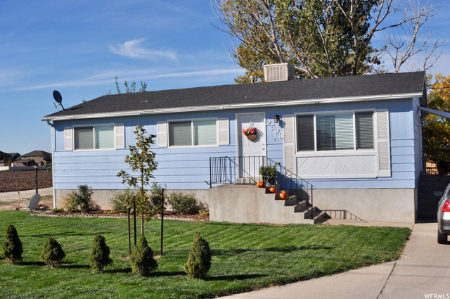 2593 2000 W, Clinton, UT 84015 — photo 2