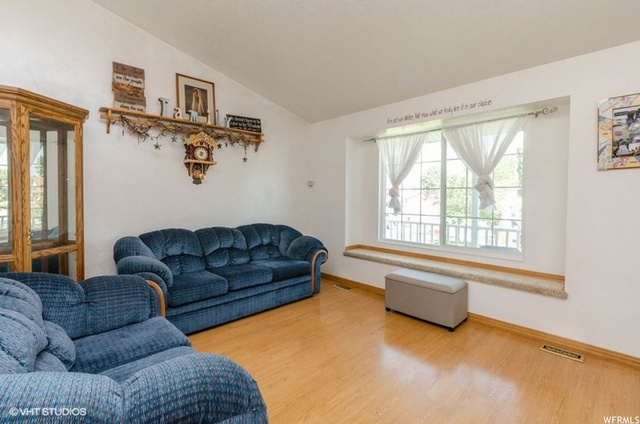 607 W 1000 N, Clinton, UT 84015 — photo 3