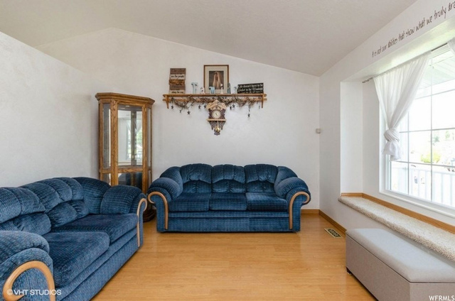 607 W 1000 N, Clinton, UT 84015 — photo 2