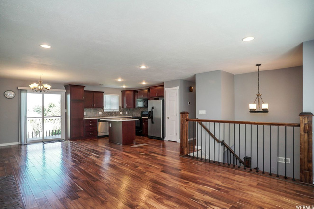913 N Ash Dr E, Layton, UT 84040 — photo 2