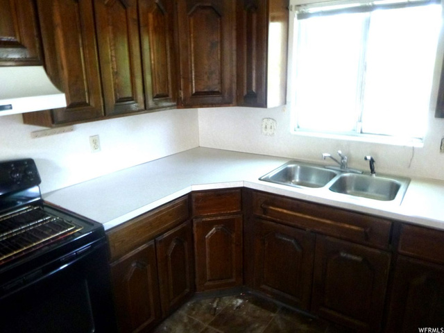 132 W 2125 N, Sunset, UT 84015 — photo 5