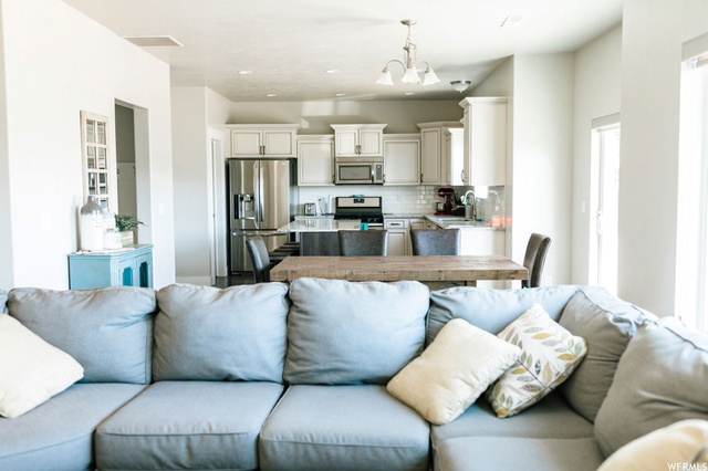 462 E 400 S, Hyrum, UT 84319 — photo 10