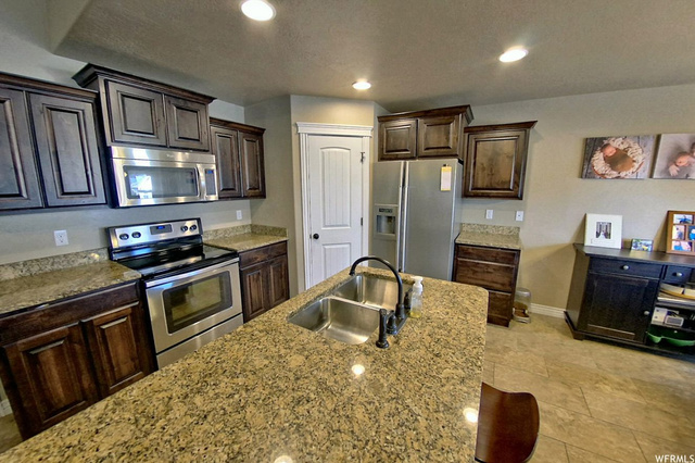 1038 E Mountain Shadow Dr N, Layton, UT 84040 — photo 6