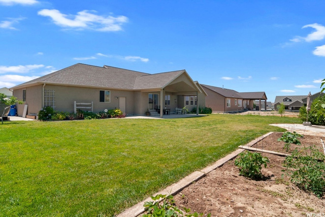 639 E 590 N, Smithfield, UT 84335 — photo 8