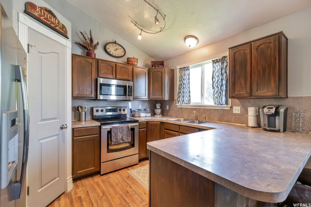 1860 S 650 E, Clearfield, UT 84015 — photo 4