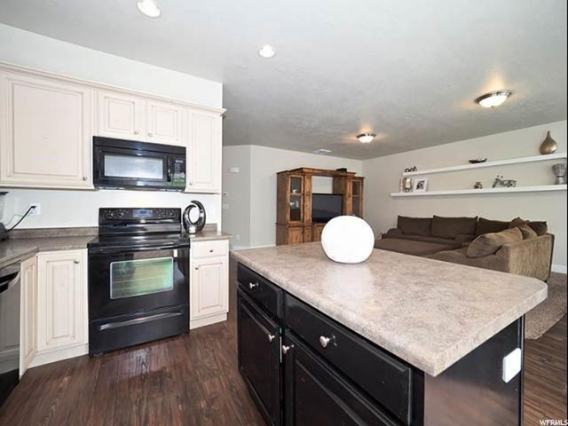 698 N 255 W, Centerville, UT 84014 — photo 9