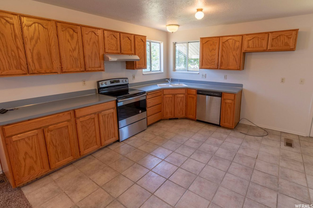 171 S 1250 W, Clearfield, UT 84015 — photo 7