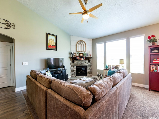 290 E Highgate Ct E, Stansbury Park, UT 84074 — photo 9