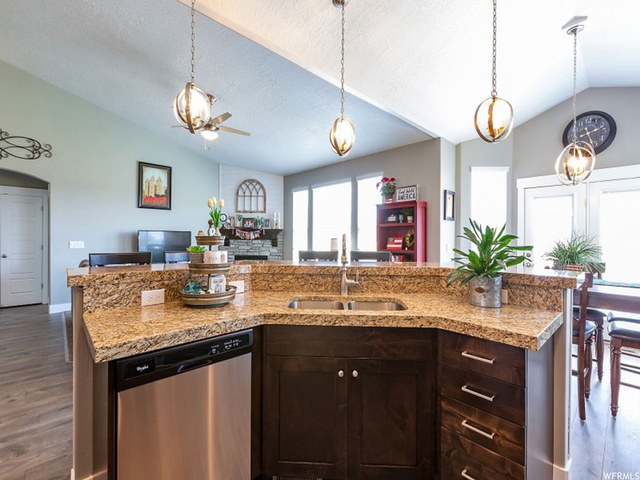 290 E Highgate Ct E, Stansbury Park, UT 84074 — photo 7