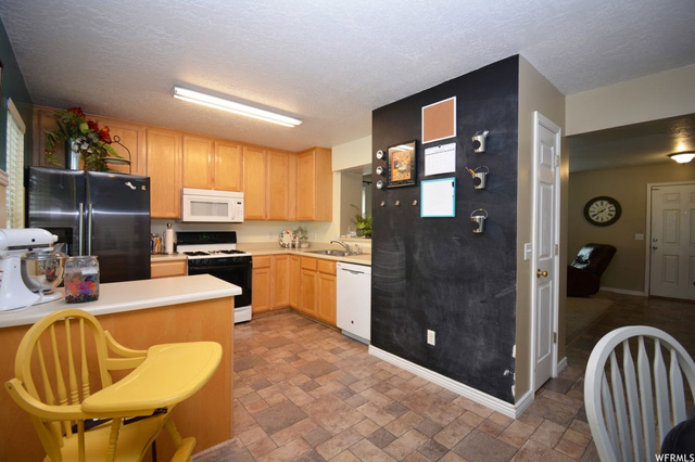 523 S 425 E, Clearfield, UT 84015 — photo 5