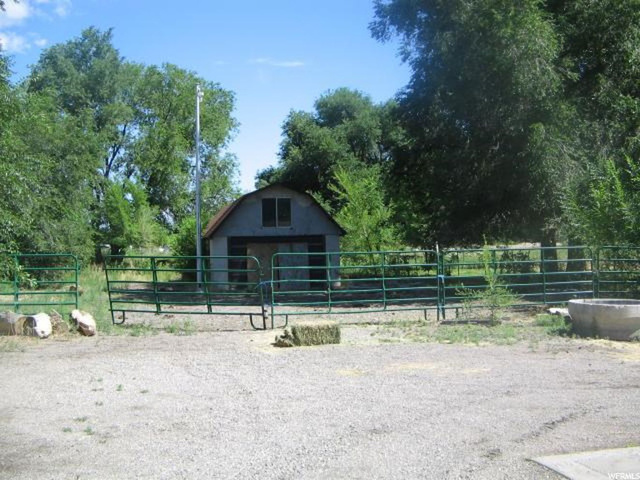 51 E Thompson St, Junction, UT 84740 — photo 6