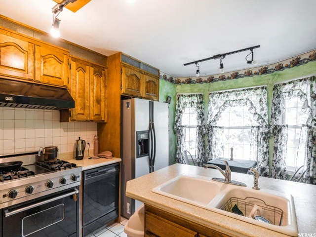 450 E 5300 S, Murray, UT 84107 — photo 12