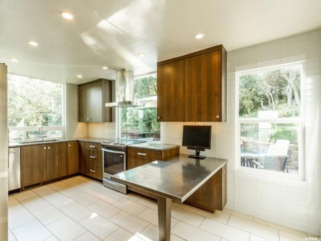 2917 S Oakwood Dr E, Bountiful, UT 84010 — photo 10