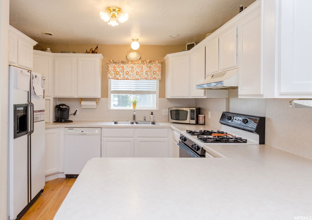 385 E 400 S, Hyrum, UT 84319 — photo 9
