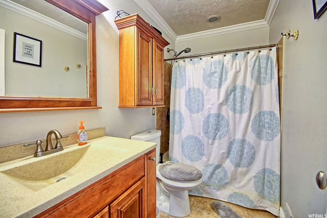 1060 E Fallbrook Way, Sandy, UT 84094 — photo 2