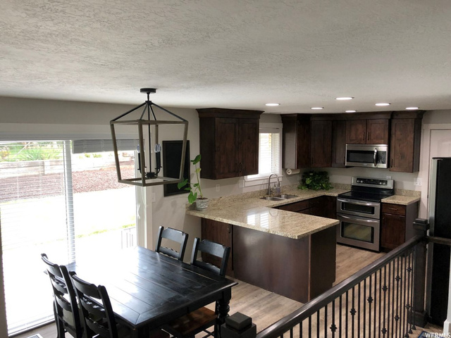 995 Elaine Dr, Bountiful, UT 84010 — photo 2