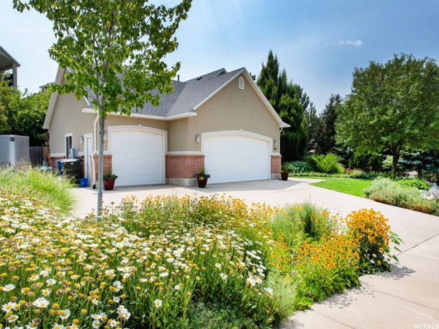 1909 E Shadow  Valley Dr, Ogden, UT 84403 — photo 2