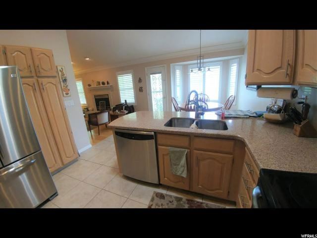 5570 S 600 E, Washington Terrace, UT 84405 — photo 8