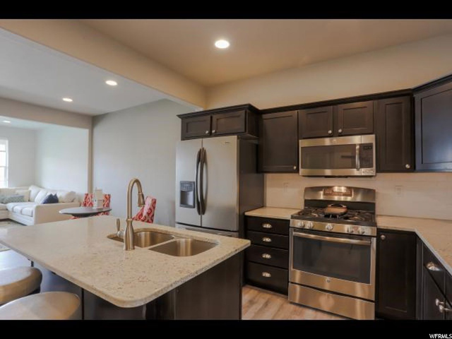 902 S Chestnut Dr E, Fruit Heights, UT 84037 — photo 3