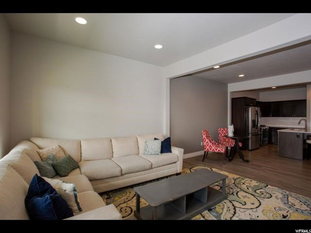 902 S Chestnut Dr E, Fruit Heights, UT 84037 — photo 10