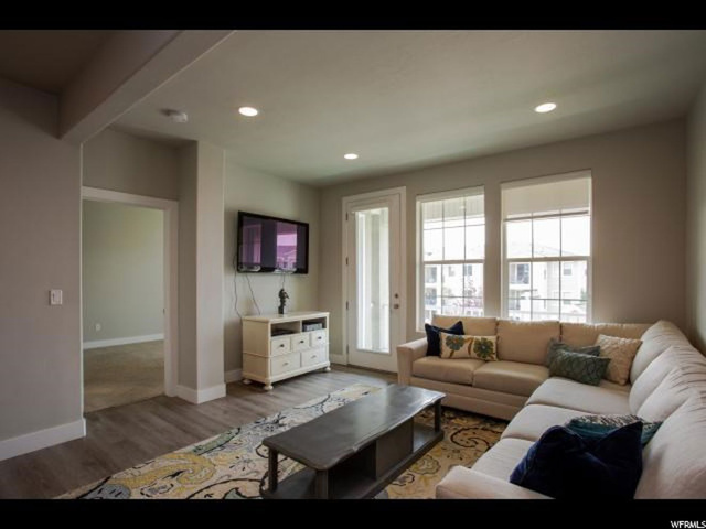 902 S Chestnut Dr E, Fruit Heights, UT 84037 — photo 9