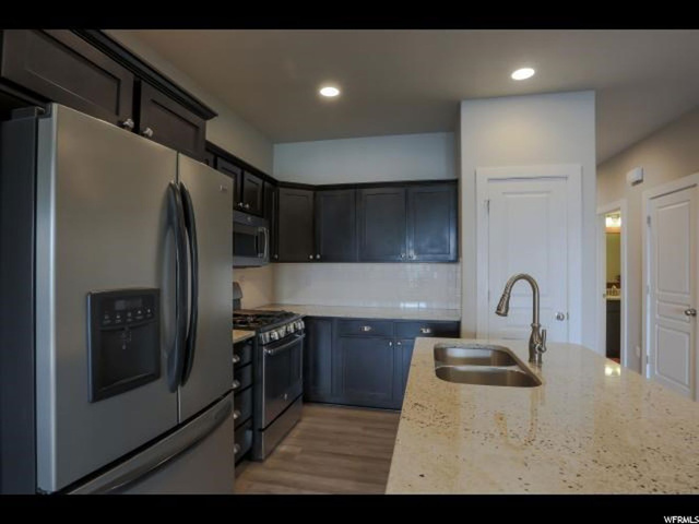 902 S Chestnut Dr E, Fruit Heights, UT 84037 — photo 2